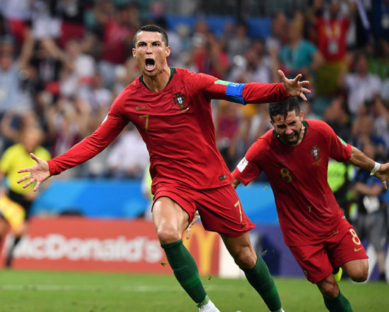  姆巴佩帽子戏法助巴黎，法甲卫冕之路势不可挡